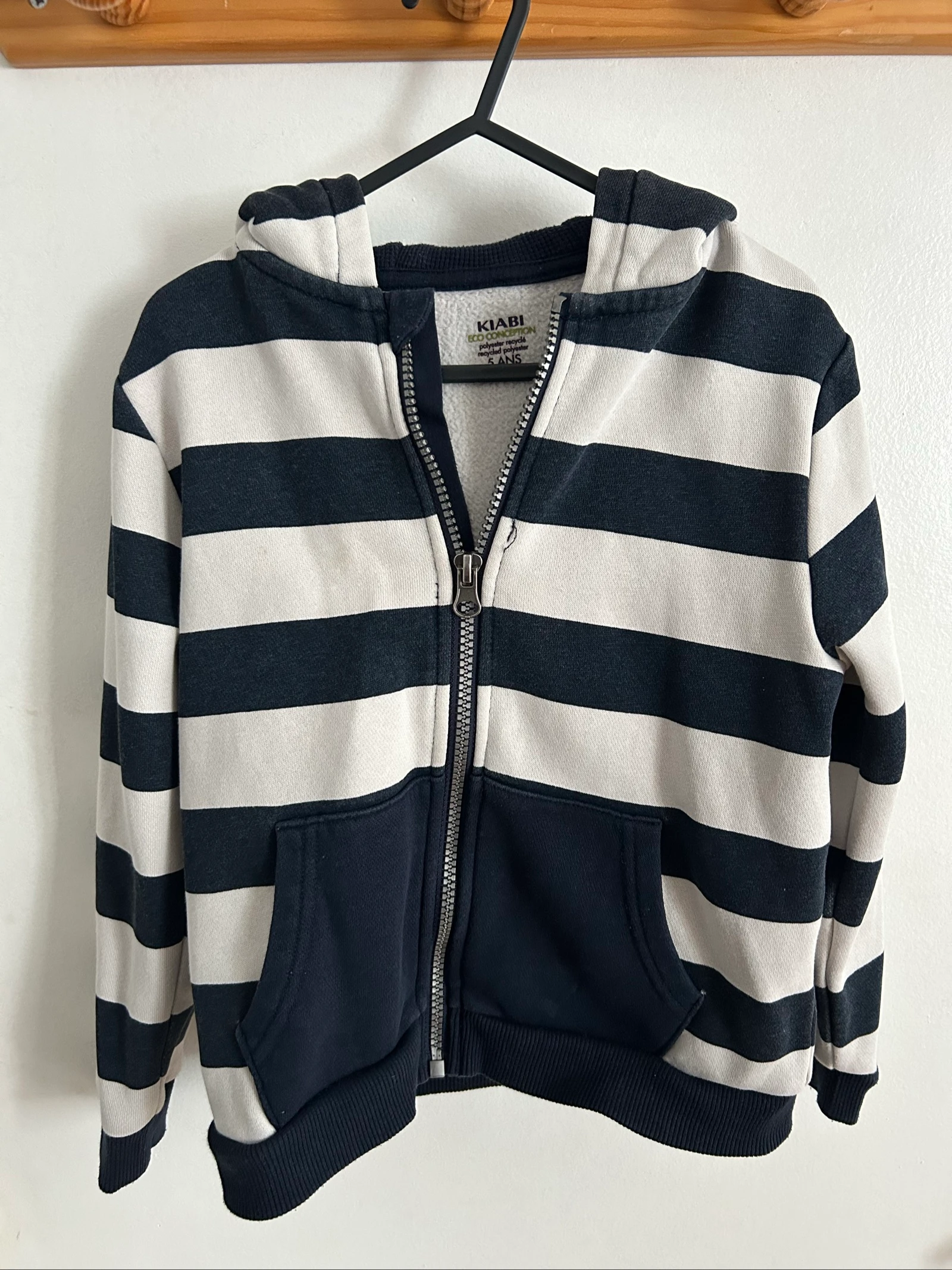 Veste zippée à rayures et à capuche Kiabi 5 ans